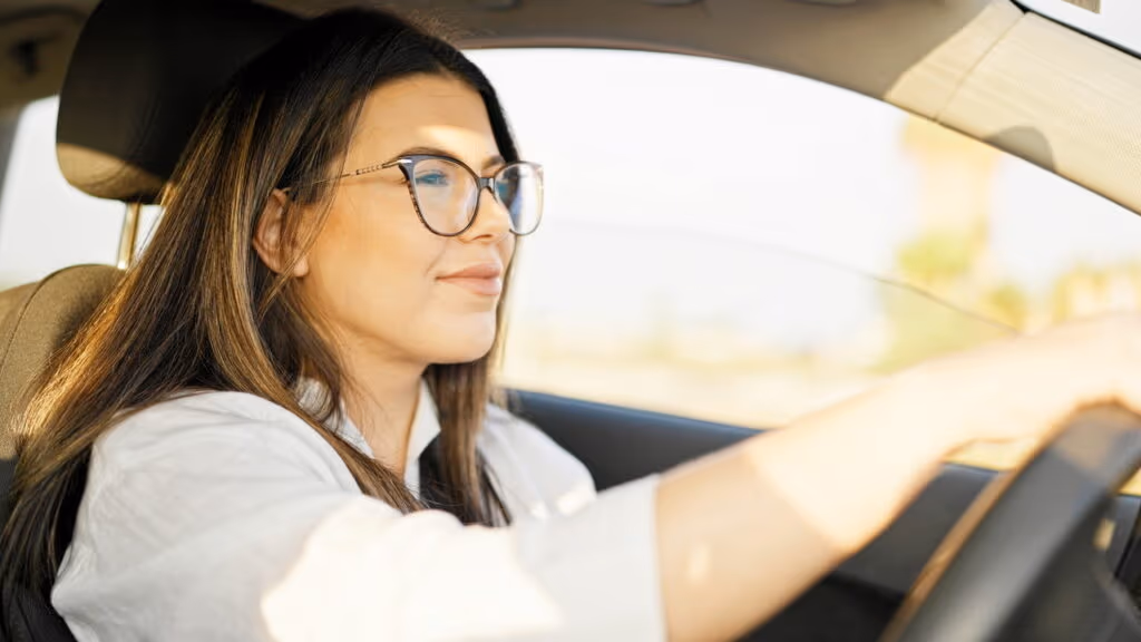 O que diz o Código de Trânsito sobre dirigir de óculos e lentes