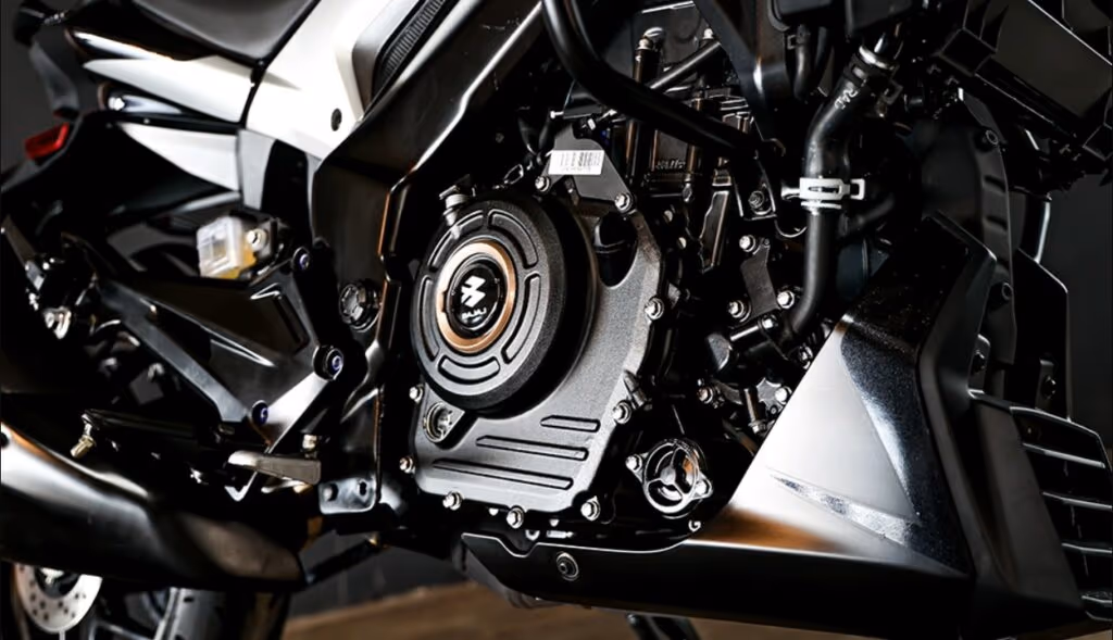Honda e Yamaha tremem com a chegada desta moto indiana que custa R$ 4 mil a menos