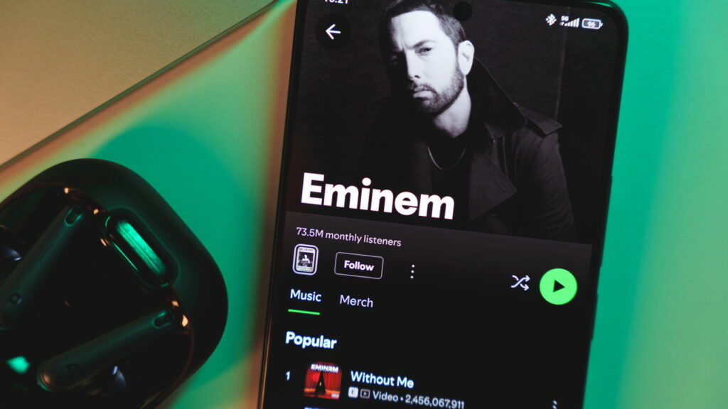 Eminem e Meta entram em disputa de R$ 616 milhões