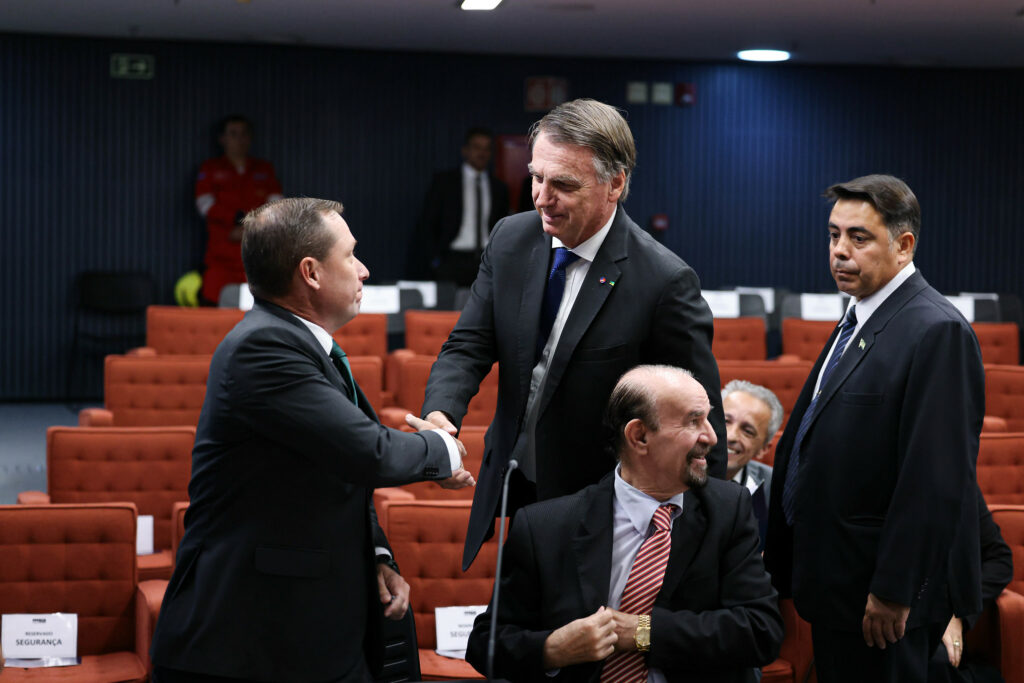 Defesa de Bolsonaro pede anulação de colaboração premiada de Cid