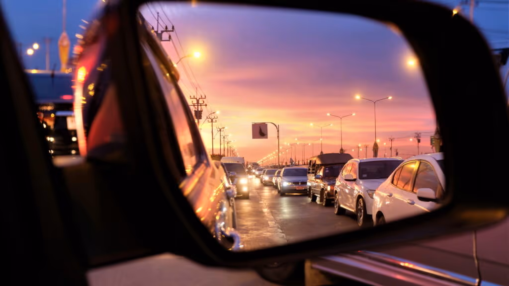 As regras de uso do farol baixo nas rodovias — e as exceções