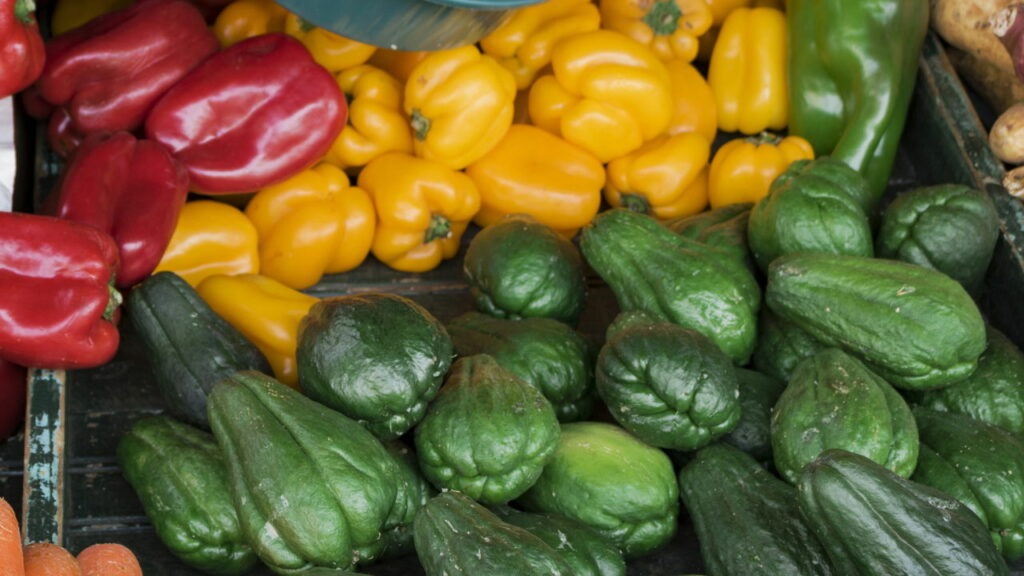Como aproveitar legumes maduros da feira antes que estraguem