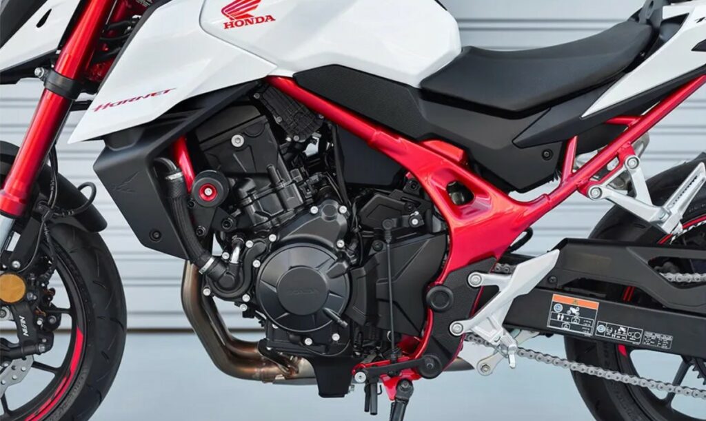 Honda Hornet renasce mais moderna que nunca e não voltou sozinha