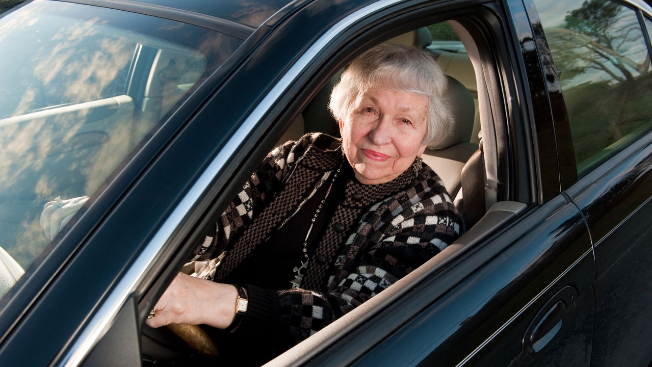 CNH gratuita para idosos já está disponível em vários estados