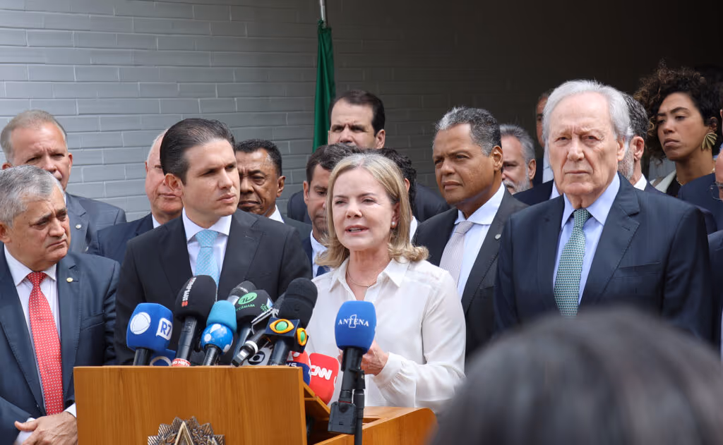 Crusoé: Gleisi contra 346 deputados