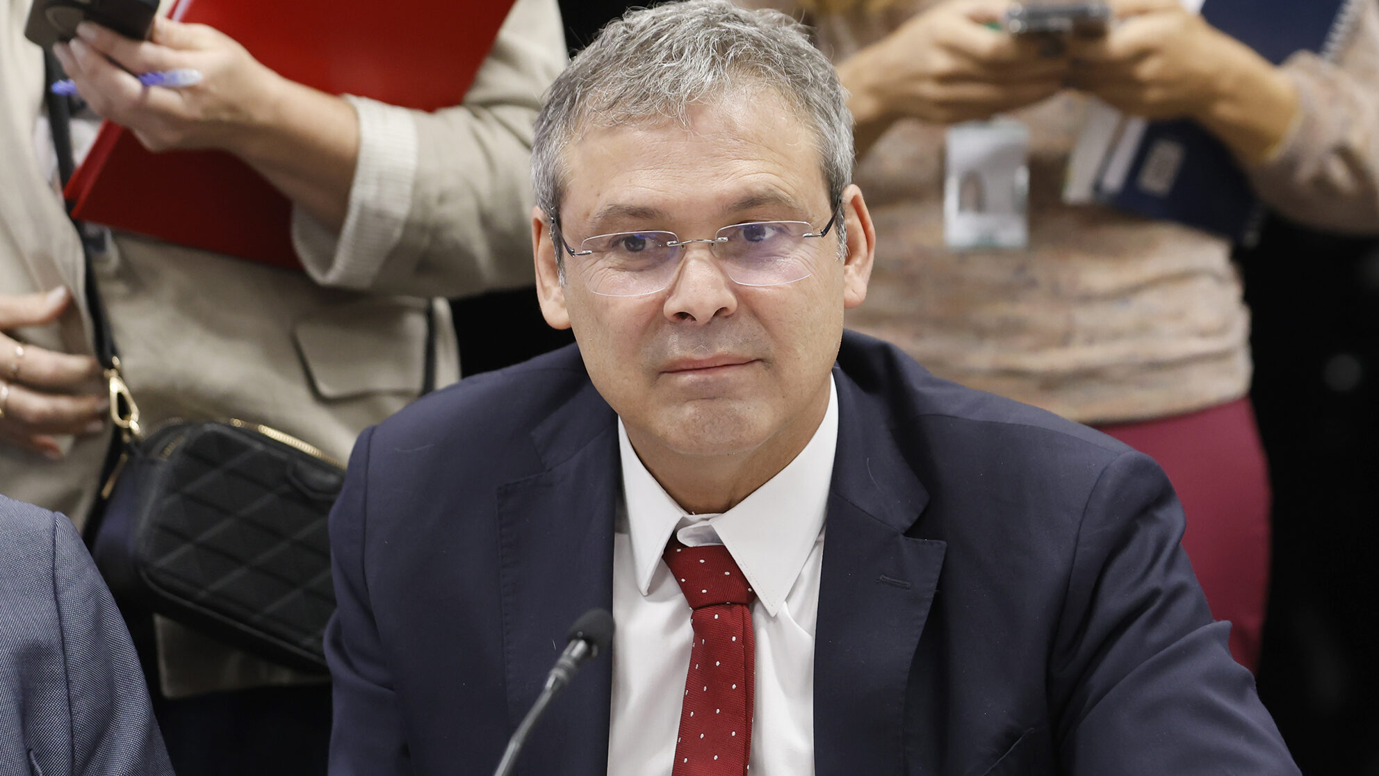 “Querem criar bancada dos foragidos”, diz Lindbergh após voto sobre Zambelli