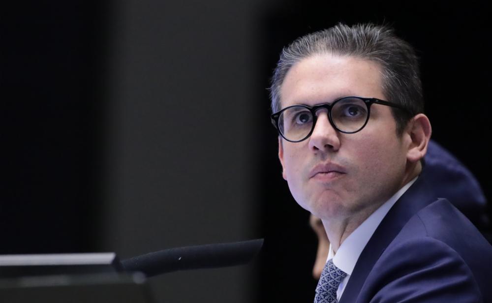 Hugo Motta derrota governo IOF