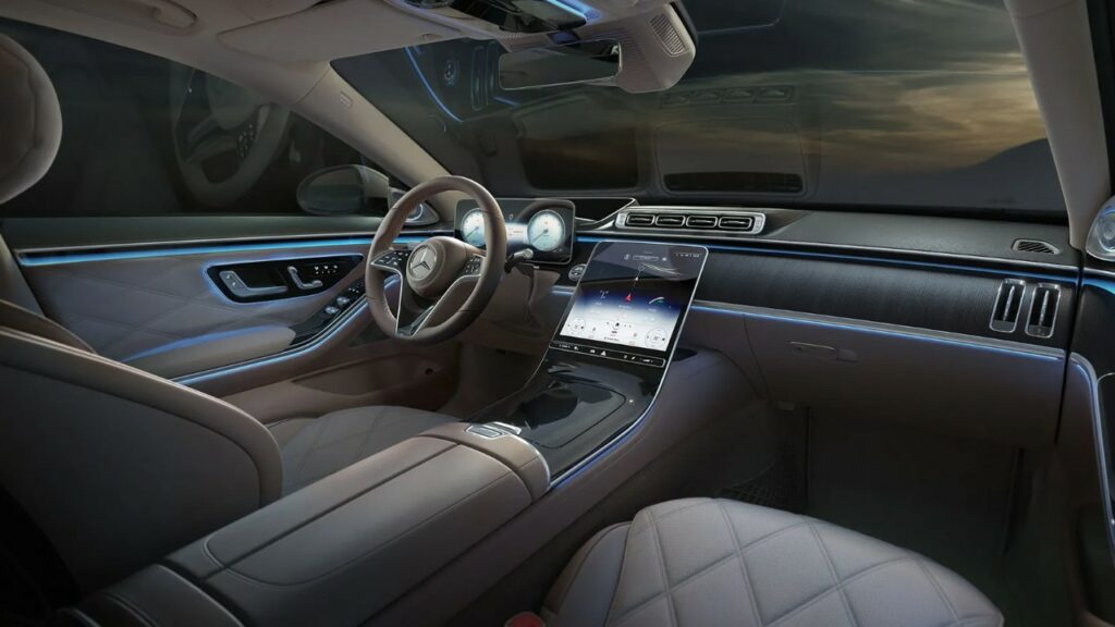 Carro de luxo surpreende com a melhor tecnologia de som já vista