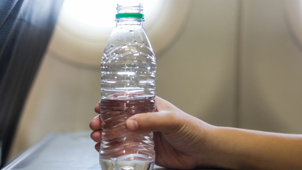 Pode levar líquidos congelados ou alimentos congelados no avião?