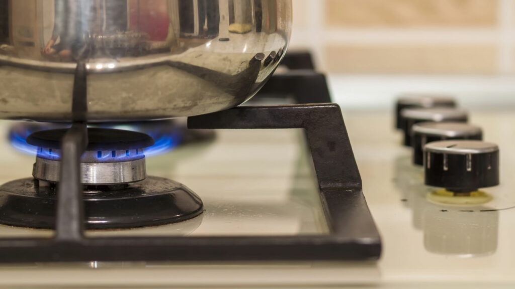 Erros que deixam as marmitas sem graça — e como evitá-los com temperos simples