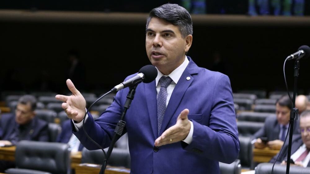 Deputado questiona ministro sobre impacto de fechamento do Estreito de Ormuz