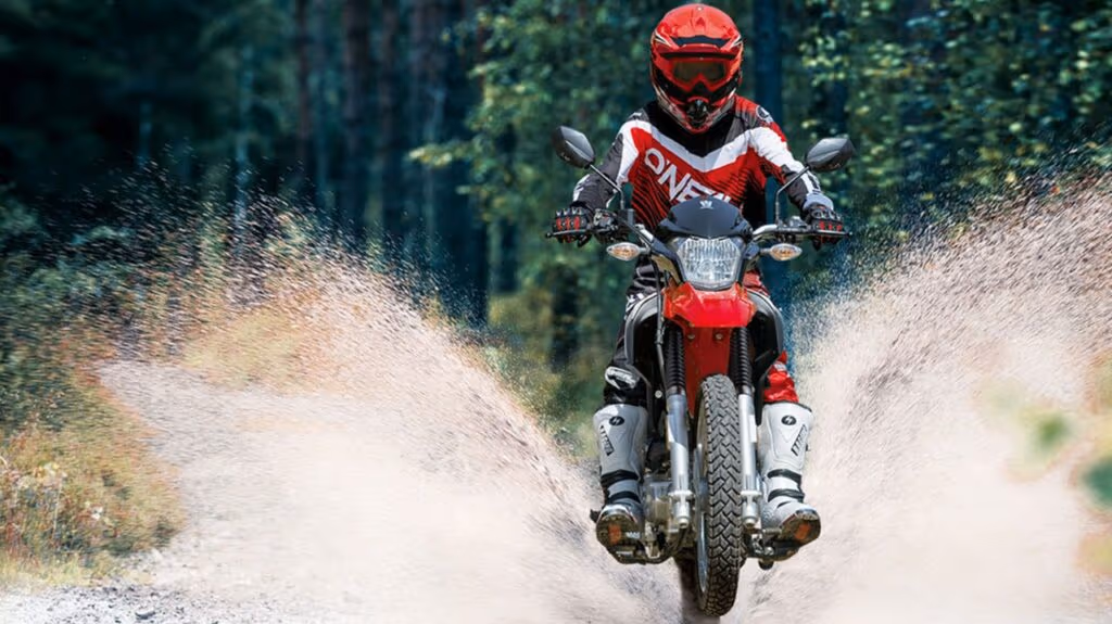 Essa moto pode rodar 560 km com um tanque e vira sonho de consumo brasileiro