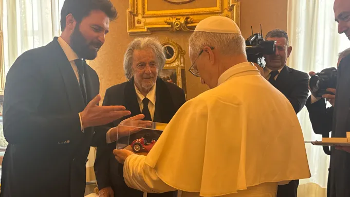 Al Pacino se encontra com o papa Leão XIV