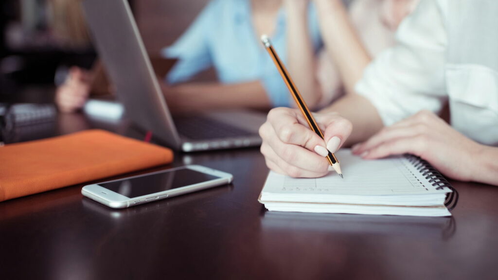 Os benefícios de escrever manualmente, que muitas pessoas ignoram
