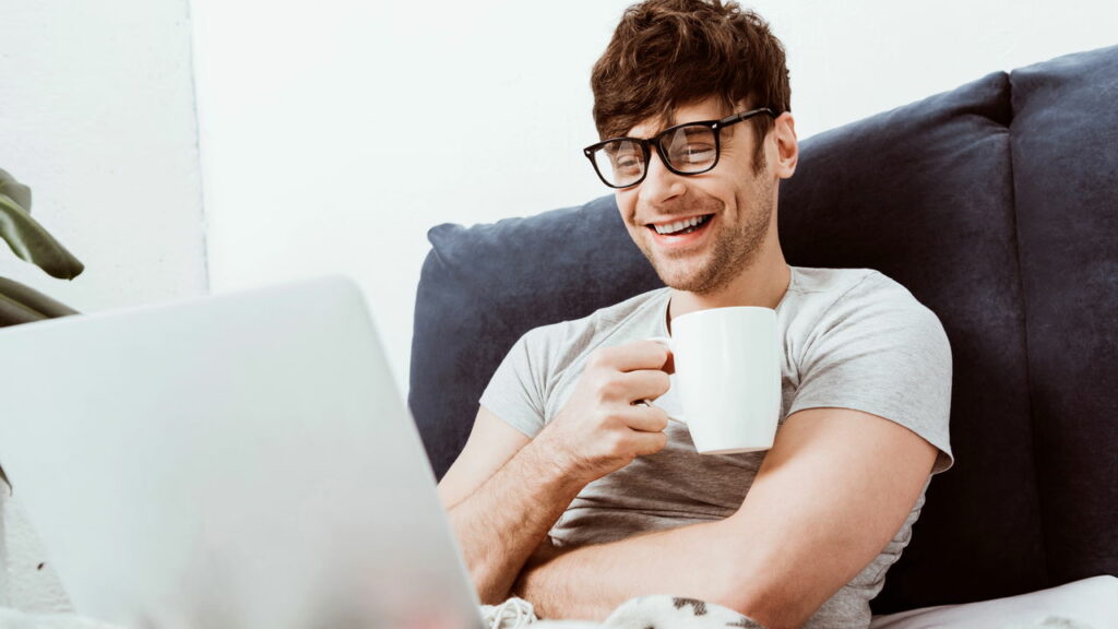 Por que sentimos vontade de rir em situações inapropriadas? A neurociência responde