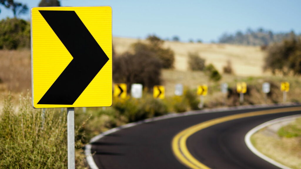 Como interpretar corretamente as placas de advertência nas estradas