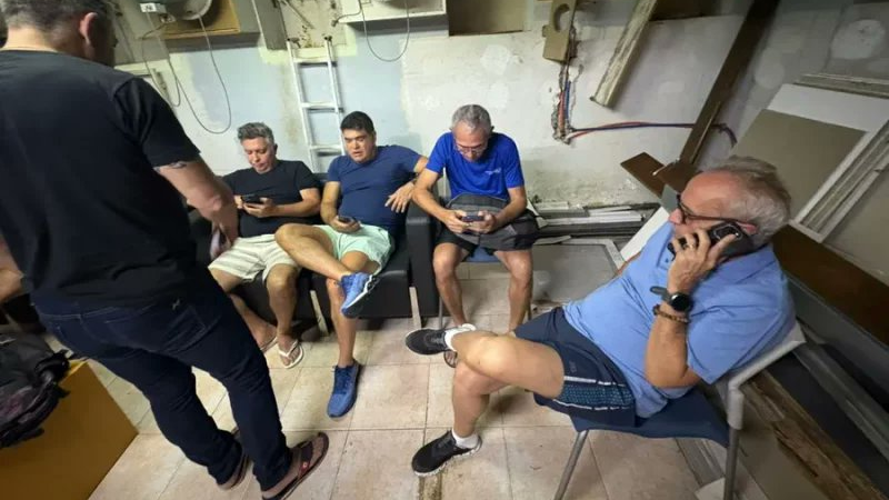Grupo de autoridades brasileiras deixa Israel pela fronteira com a Jordânia