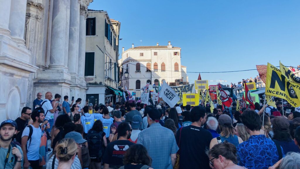 Veneza tem novo protesto contra casamento de Jeff Bezos