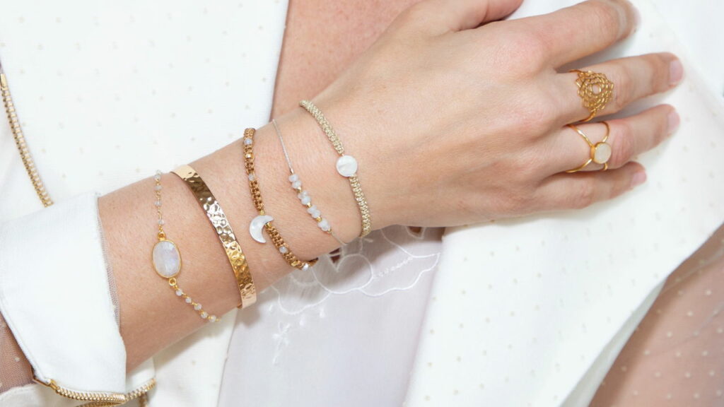 O que significa uma pessoa usar tantas pulseiras, segundo a psicologia