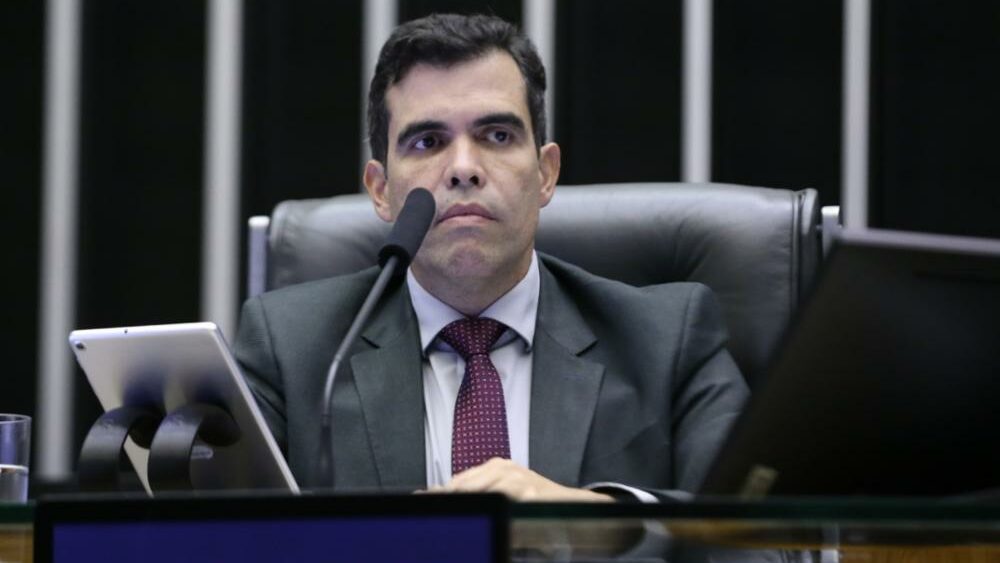 Deputado apresenta projeto para proibir refrigerantes em escolas particulares