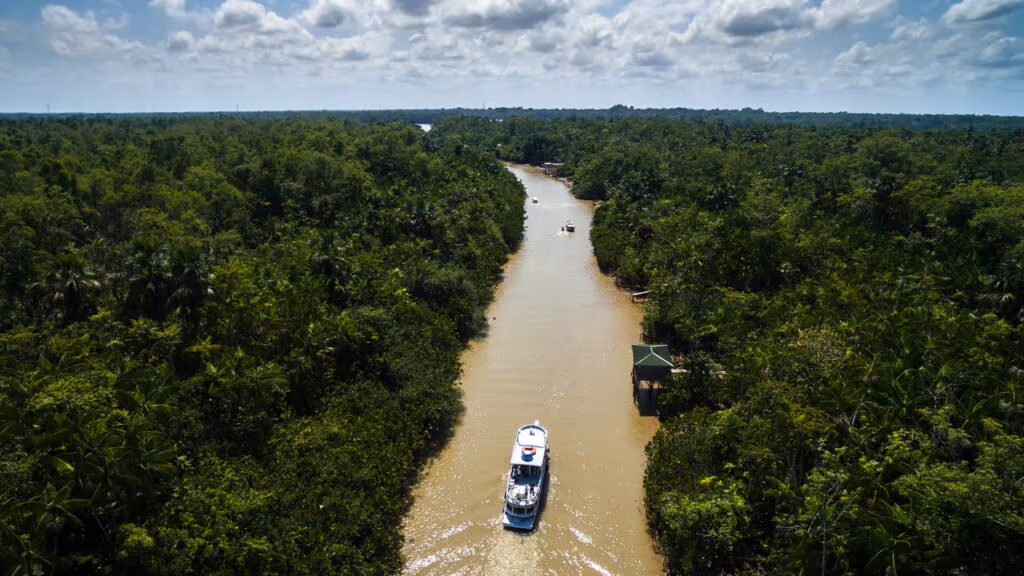 Esse rio brasileiro “ferve” naturalmente — e a temperatura assusta