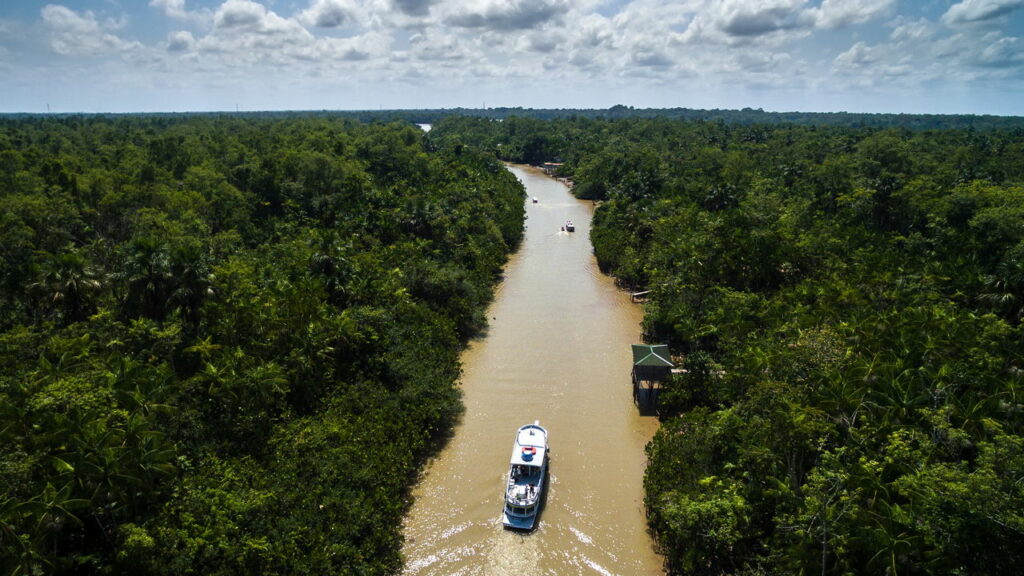 Esse rio brasileiro “ferve” naturalmente — e a temperatura assusta