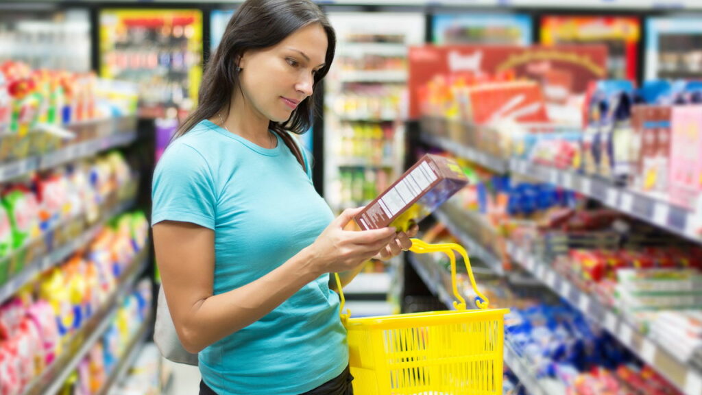 Entenda como rótulos interativos estão revolucionando sua ida ao mercado