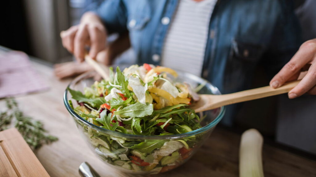 Essa é a quantidade ideal de salada para quem sonha em emagrecer