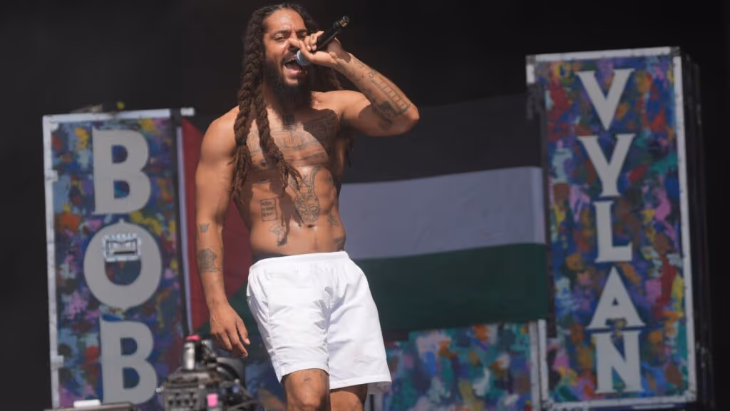 Bob Vylan tem show cancelado na Alemanha após pedir morte de judeus