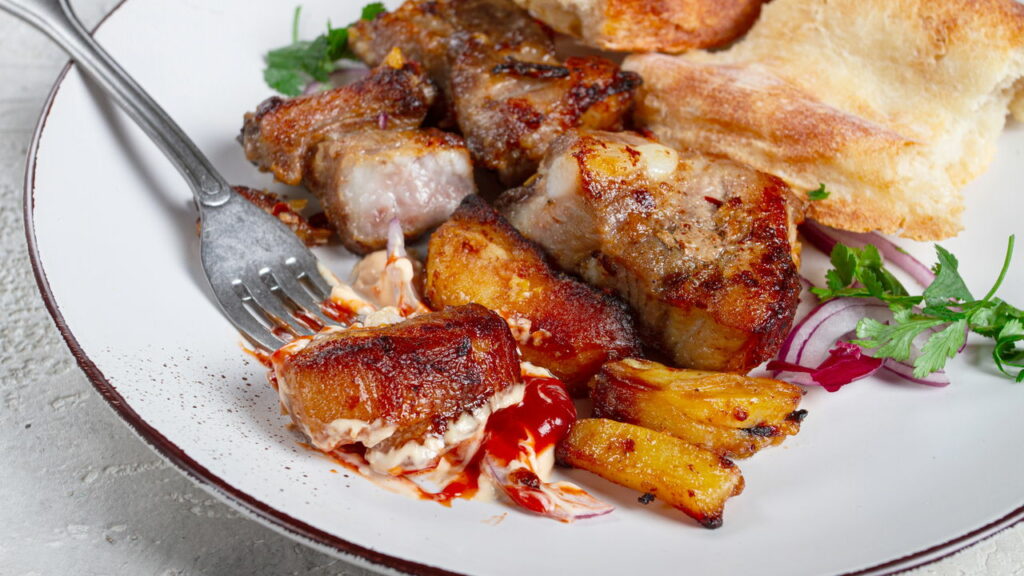 Como montar marmitas com sobra de churrasco e variar o cardápio da semana