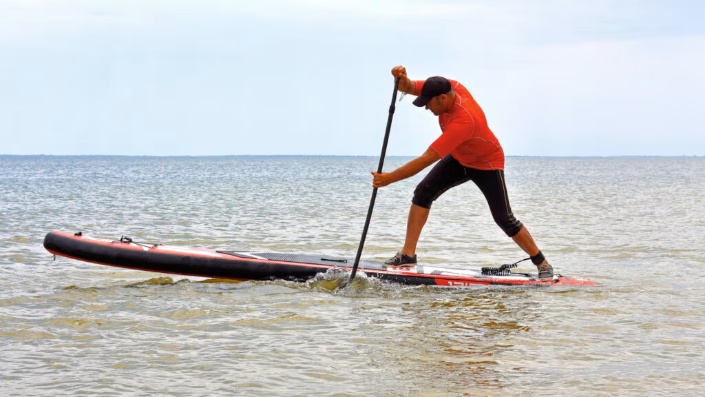 Mais de 70 pessoas são resgatadas após prática de stand up paddle