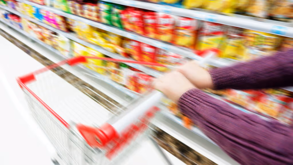 Duas redes de supermercados informam fechamentos em massa
