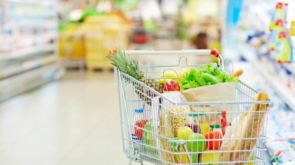 Redes de supermercados anunciam fechamentos e demissões em massa