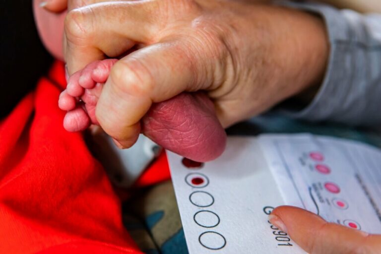 Entenda a importância do teste do pezinho para a saúde do bebê 