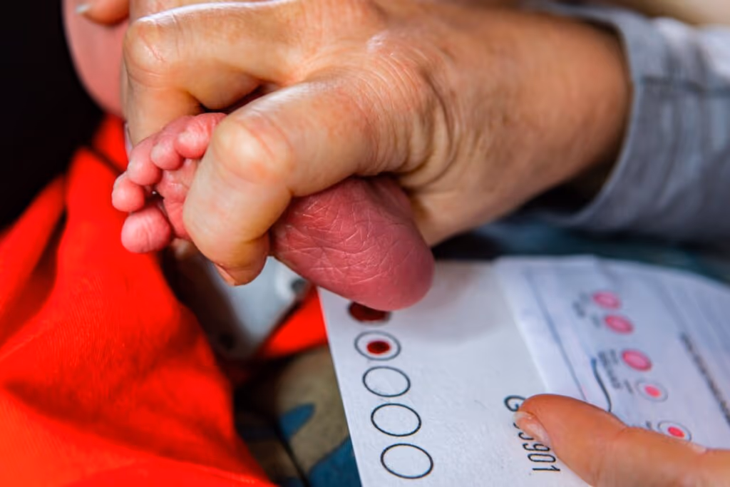 Entenda a importância do teste do pezinho para a saúde do bebê 
