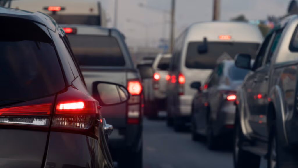 Como agir corretamente ao cruzar com comboios ou cortejos