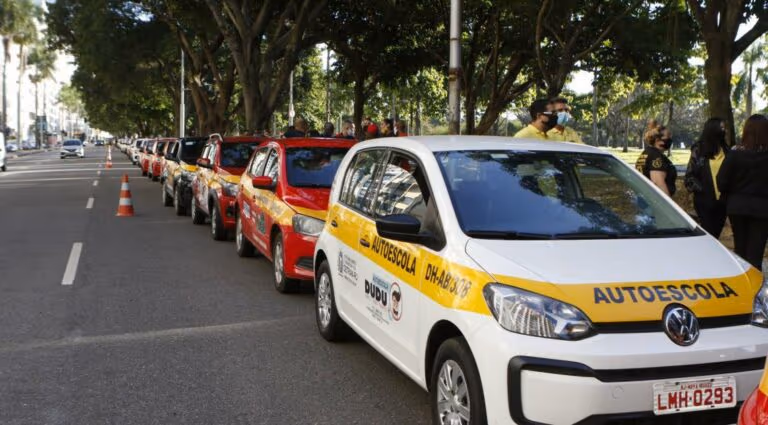 Governo federal estuda projeto de CNH sem autoescola