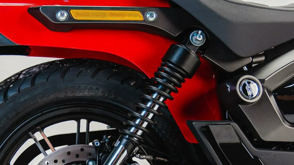 O duelo mais interessante entre motos custom acessíveis queridinhas dos brasileiros