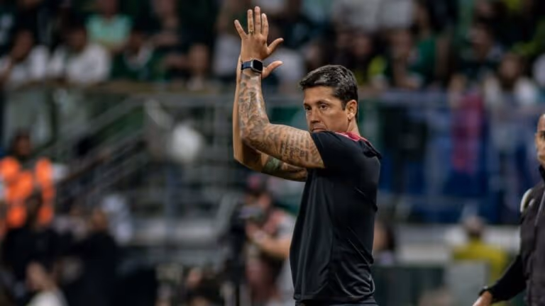 Demissão de Thiago Carpini gera instabilidade no Vitória