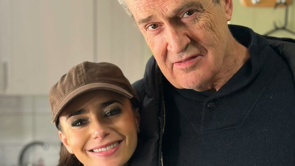 Ator revela surpreendente saída de "Emily em Paris"