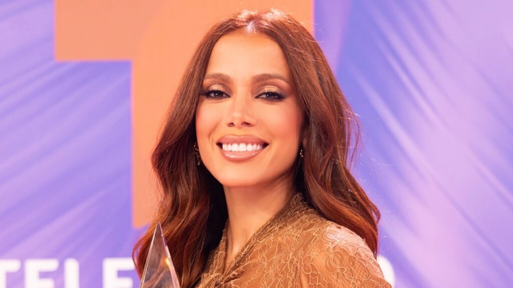 Anitta se pronuncia sobre suas cirurgias plásticas