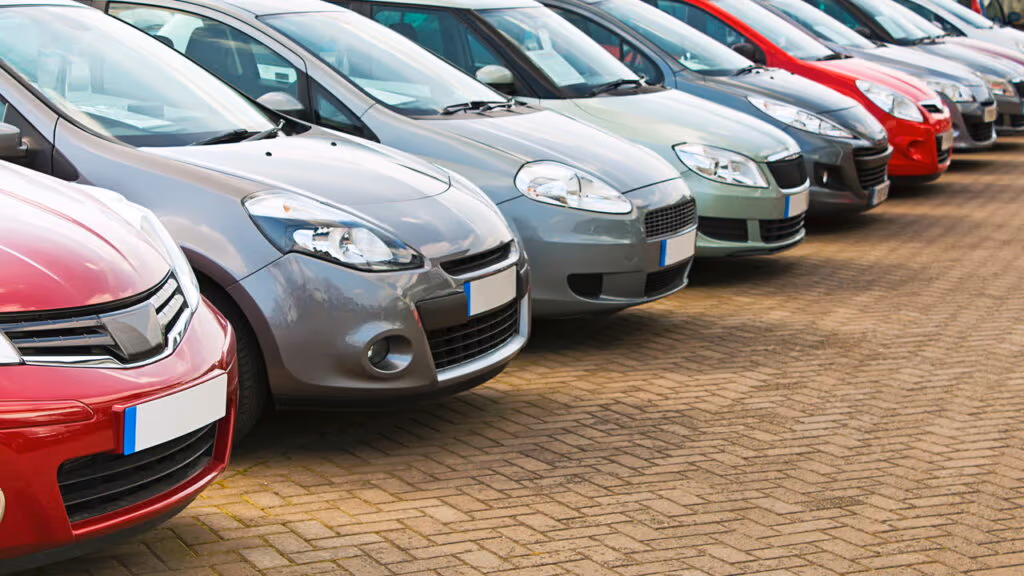 Motoristas que trabalham muito escolhem estes 3 carros usados pelos mesmos motivos
