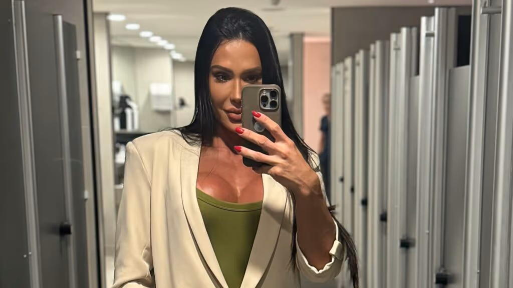 Ex-casal Gracyanne e Belo se reencontram em momento de alegria