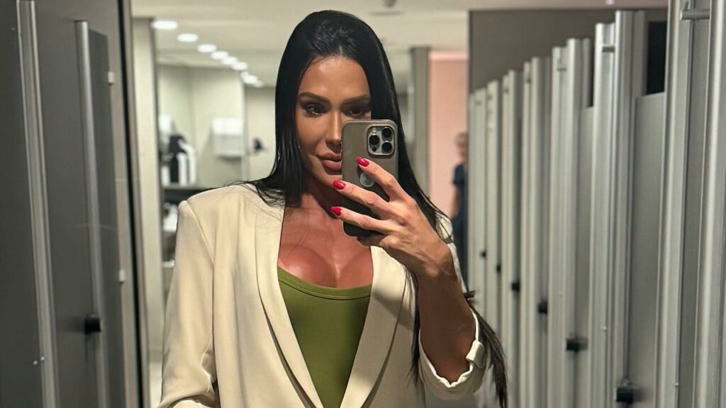 Ex-casal Gracyanne e Belo se reencontram em momento de alegria