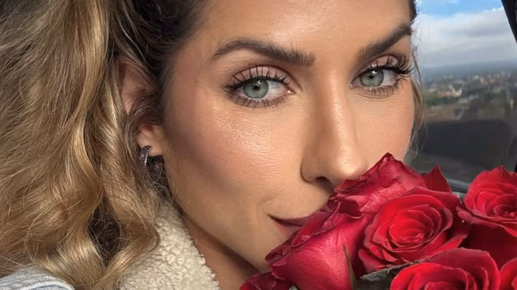 Modelo Ana Paula Minerato passa por cirurgia