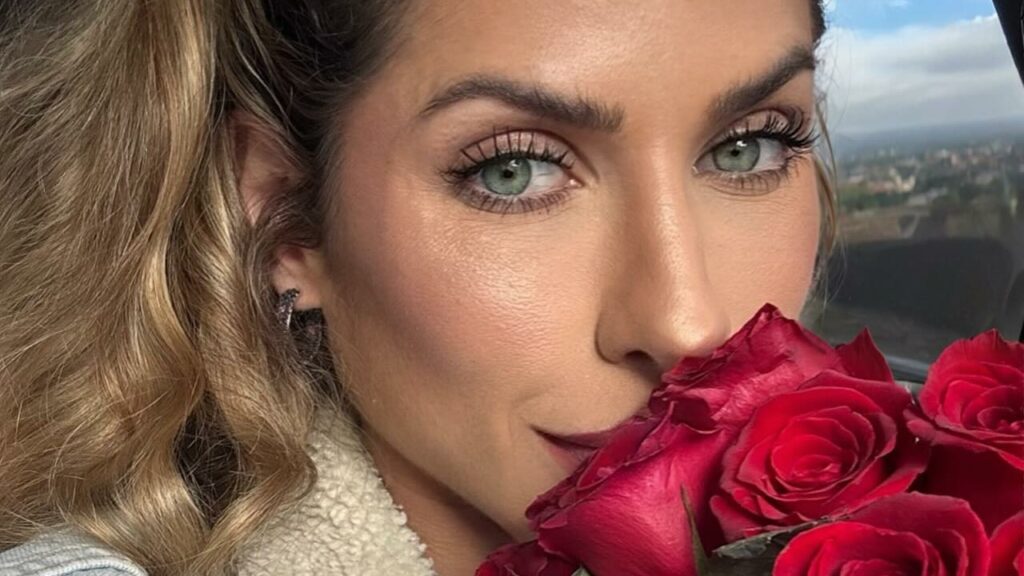 Modelo Ana Paula Minerato passa por cirurgia