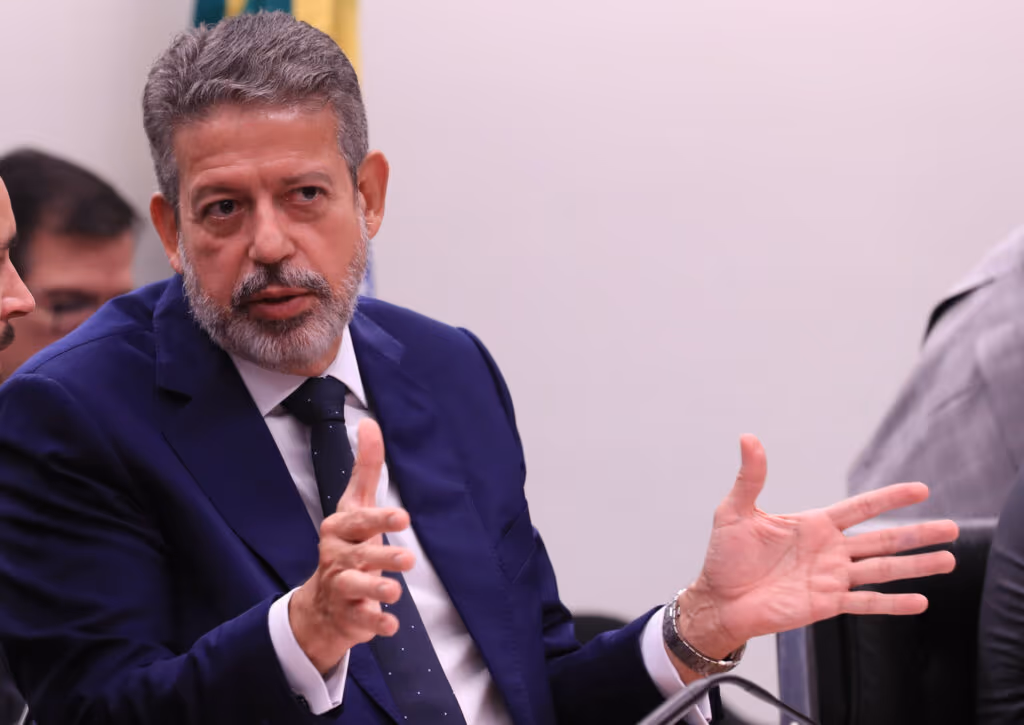 Lira confirma “visita de cortesia” a Bolsonaro