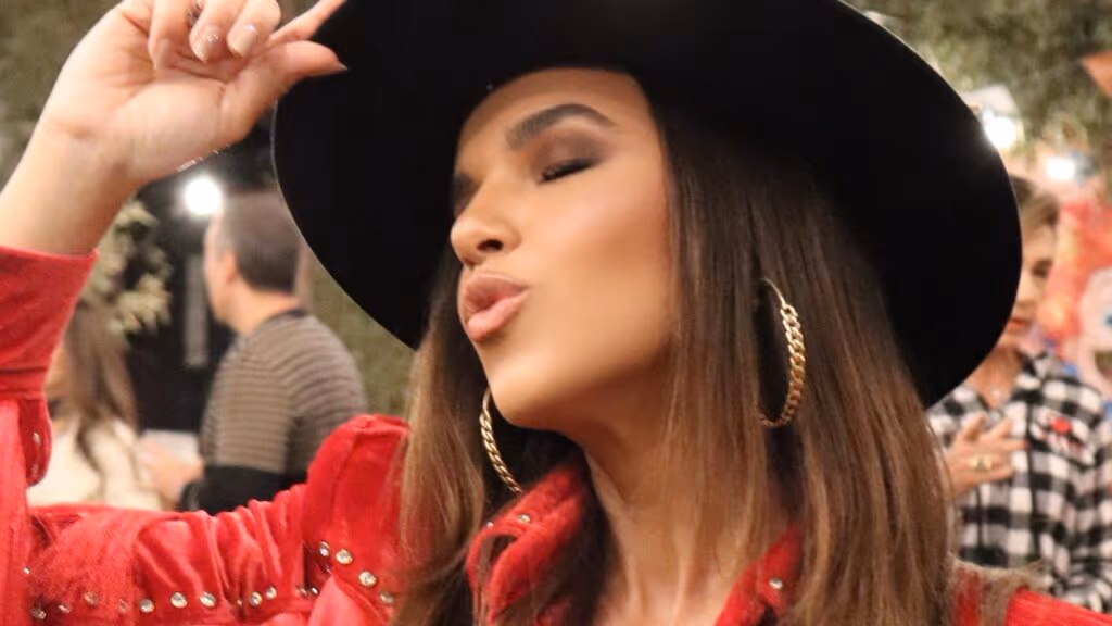 Mariana Rios comemora aniversário e gravidez