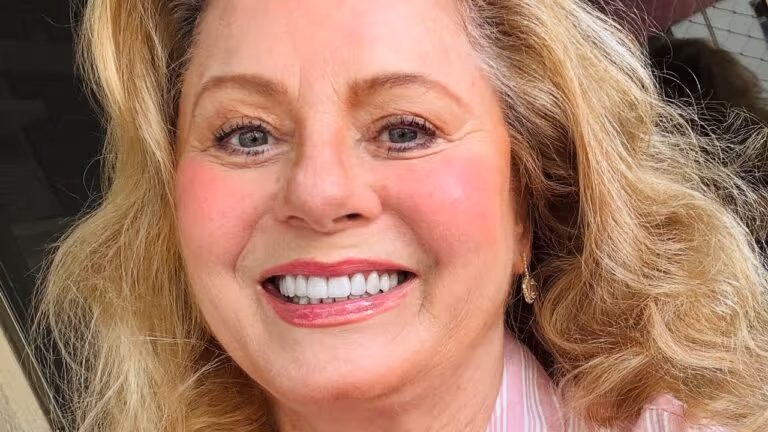 Vera Fischer fala sobre se sentir bonita no envelhecimento