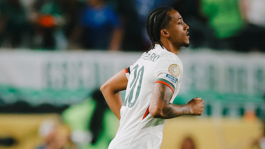 Chelsea atropela Fluminense com direito a gol do ex